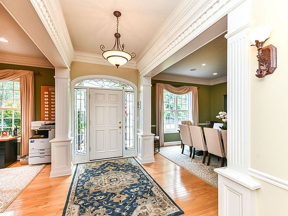 3rd image of 4235 Heyward Ln