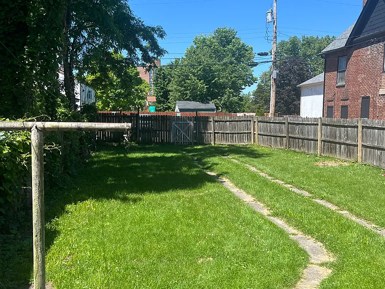 19 Potomac St — Photo 21