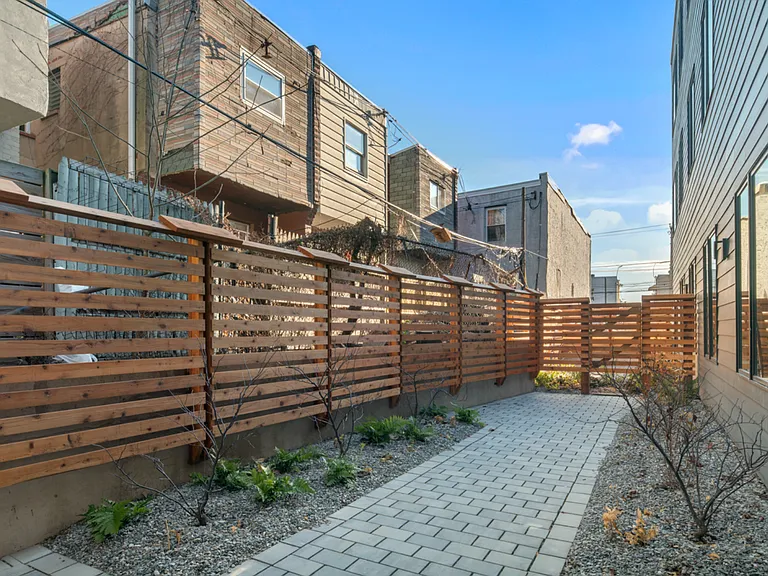 Stunning Apartment on Snyder Ave — Photo 8