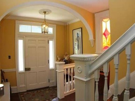 Entry/ Foyer