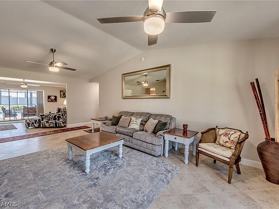 4th image of 619 SW 52nd St