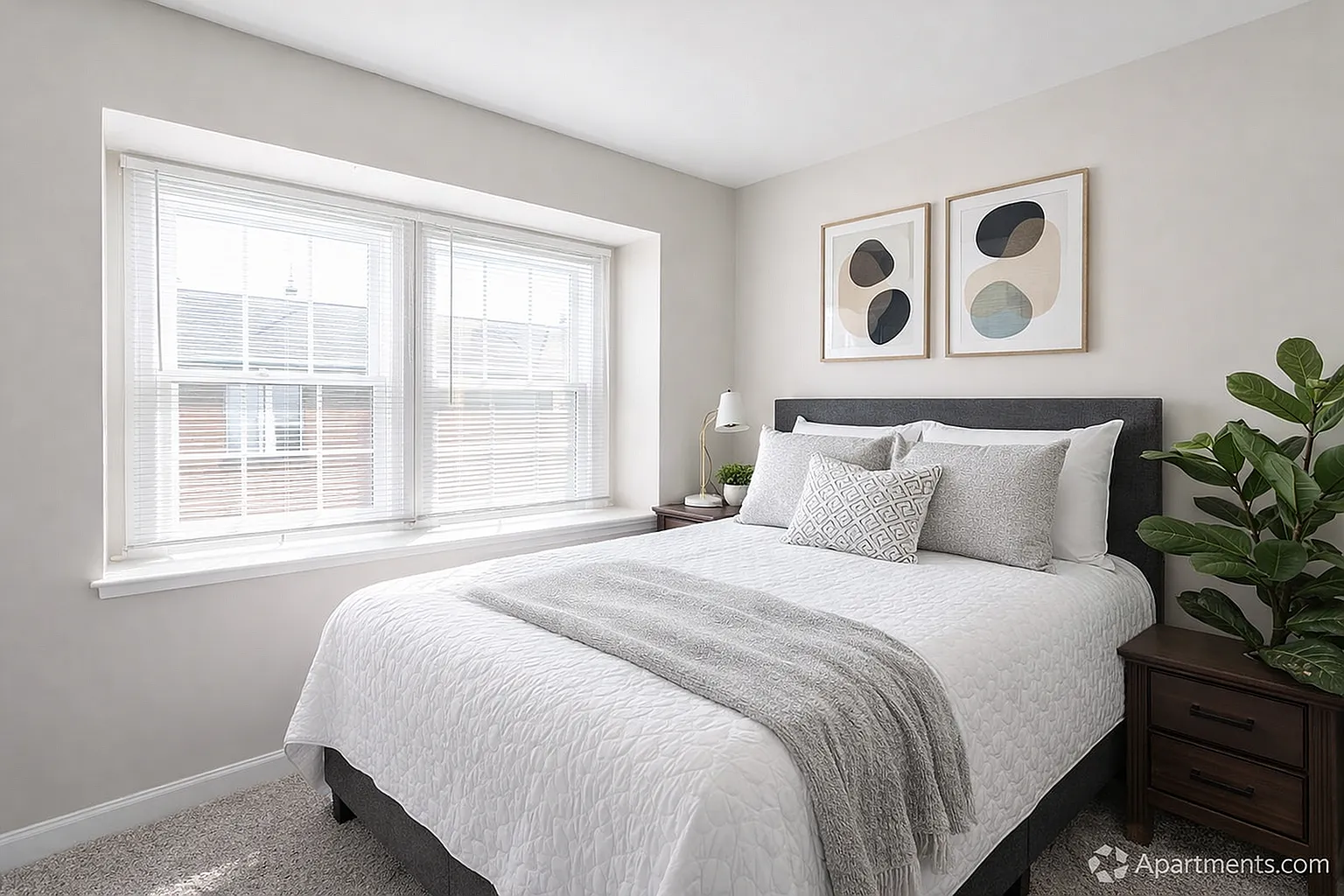 Aubrey Apartments — Photo 4
