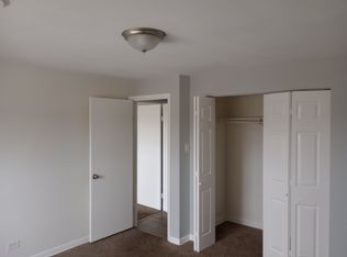 520 N Roberts Dr APT 2D, Glenwood, IL 60425