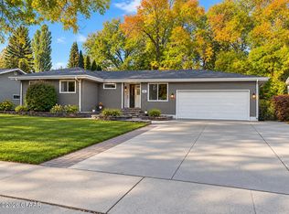 2812 Chestnut St, Grand Forks, ND 58201