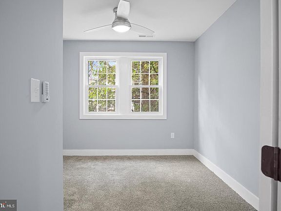 5th image of 140 Leverington Ave #2