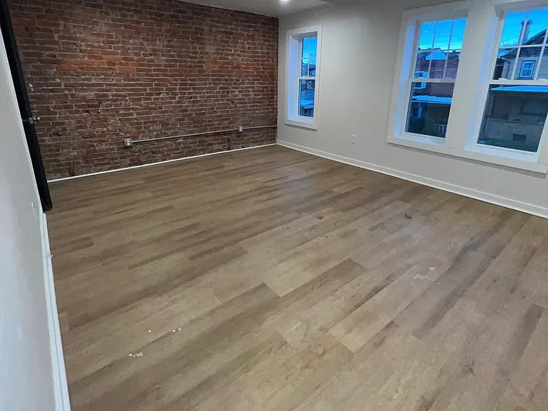 313 E 17th Ave — Photo 3