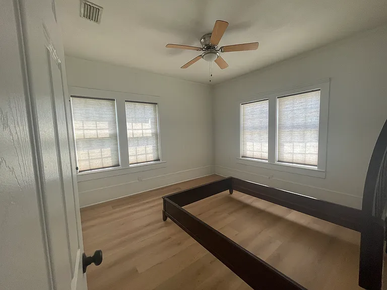 638 W Main St — Photo 16
