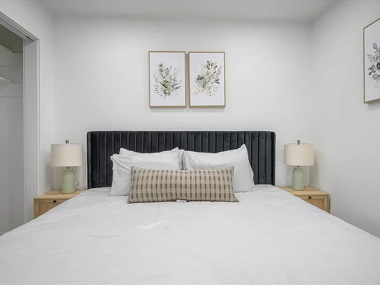 6413 Chimney Creek Cir — Photo 21