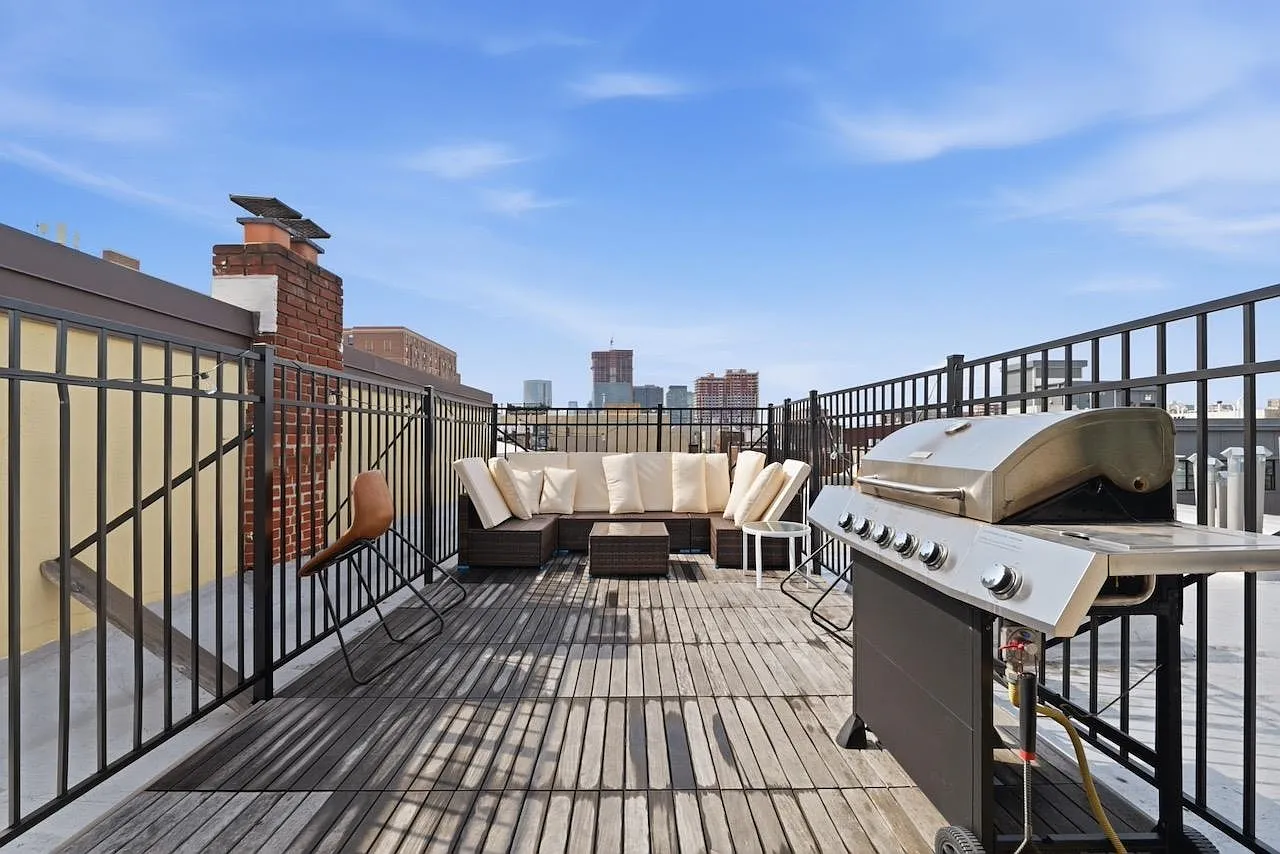 3 bed, 2.0 bath, $6,800 — Photo 1