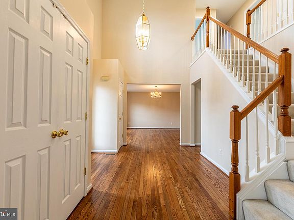 2nd image of 20 Hummingbird Ln