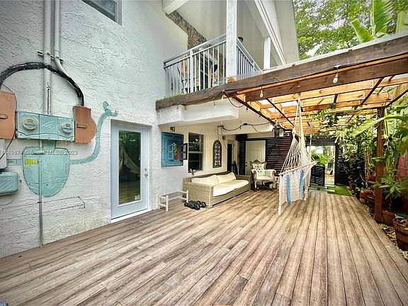 4th image of 723 NE 62nd St Townhouse 1