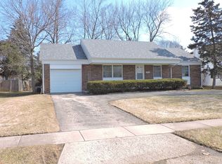 490 Burnt Ember Ln, Buffalo Grove, IL