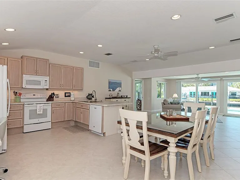 5577 Contento Dr — Photo 11