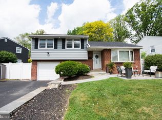 523 Inman Ter, Willow Grove, PA 19090
