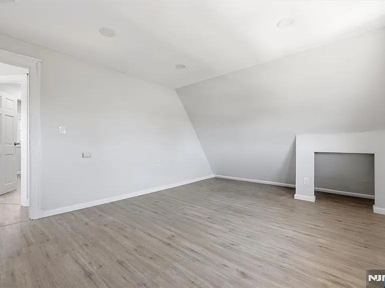 90 Dewitt Pl — Photo 16