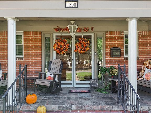 5th image of 1300 E 7th St