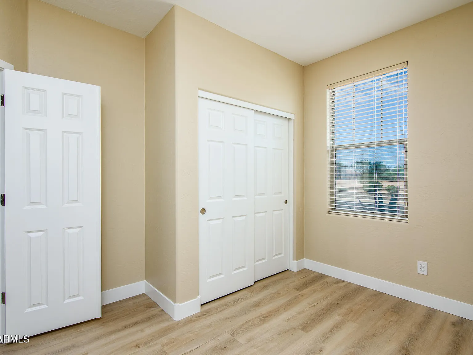 4 bed, 2.5 bath, 2433 sqft, $1,999 — Photo 3