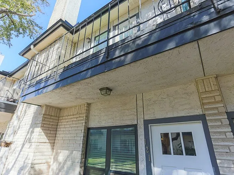 1307 Kinney Ave #121 — Photo 11