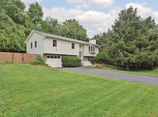 25 Westview Dr, Fishkill, NY 12524