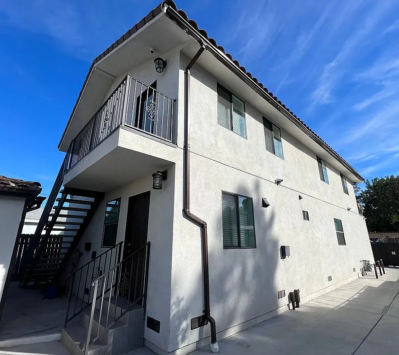 8677 Dearborn Ave