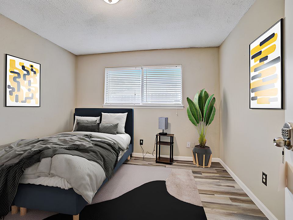 Disclaimer: This photo has been virtually staged. Not all furnishings seen will be included. Please view the virtual tour.