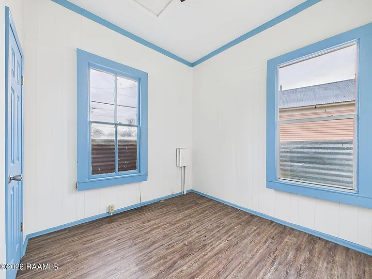 405 E Convent St — Photo 15
