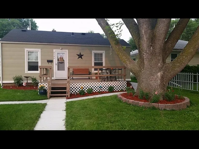 2540 S Alice St — Photo 1