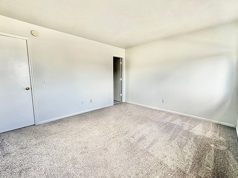 4420 Jarboe St — Photo 13