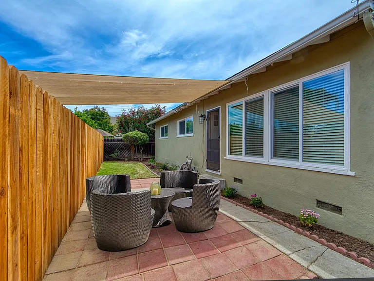 22041 Vanowen St — Photo 12