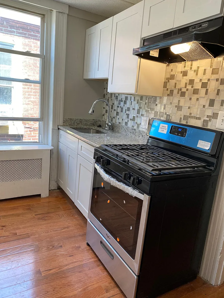 Building Photo - 1638 S 15th St #2