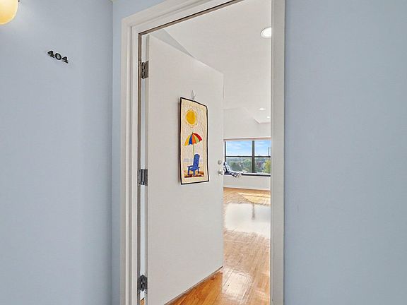 5th image of 297 W Clay Ave APT 404