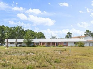 46 Veterans Ln, Freeport, FL 32439