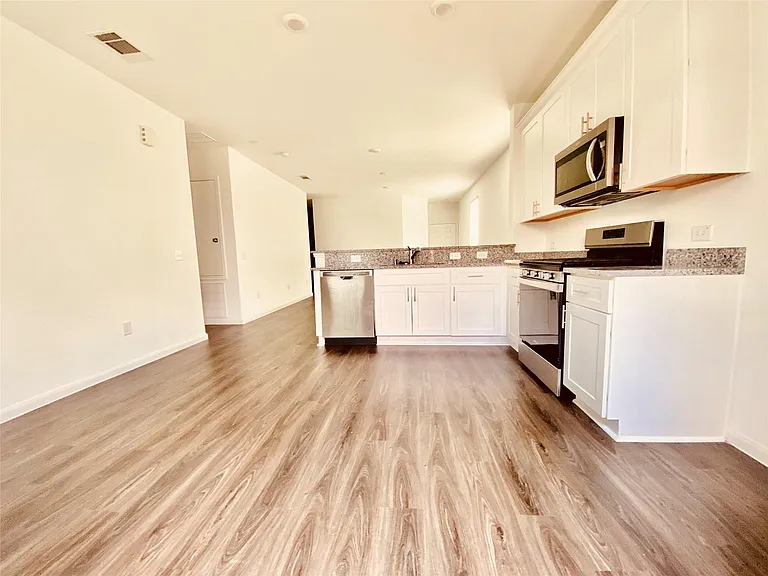 11750 Armadale Dr — Photo 6