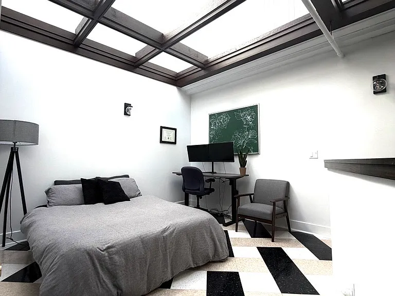 Guest bedroom / office space
