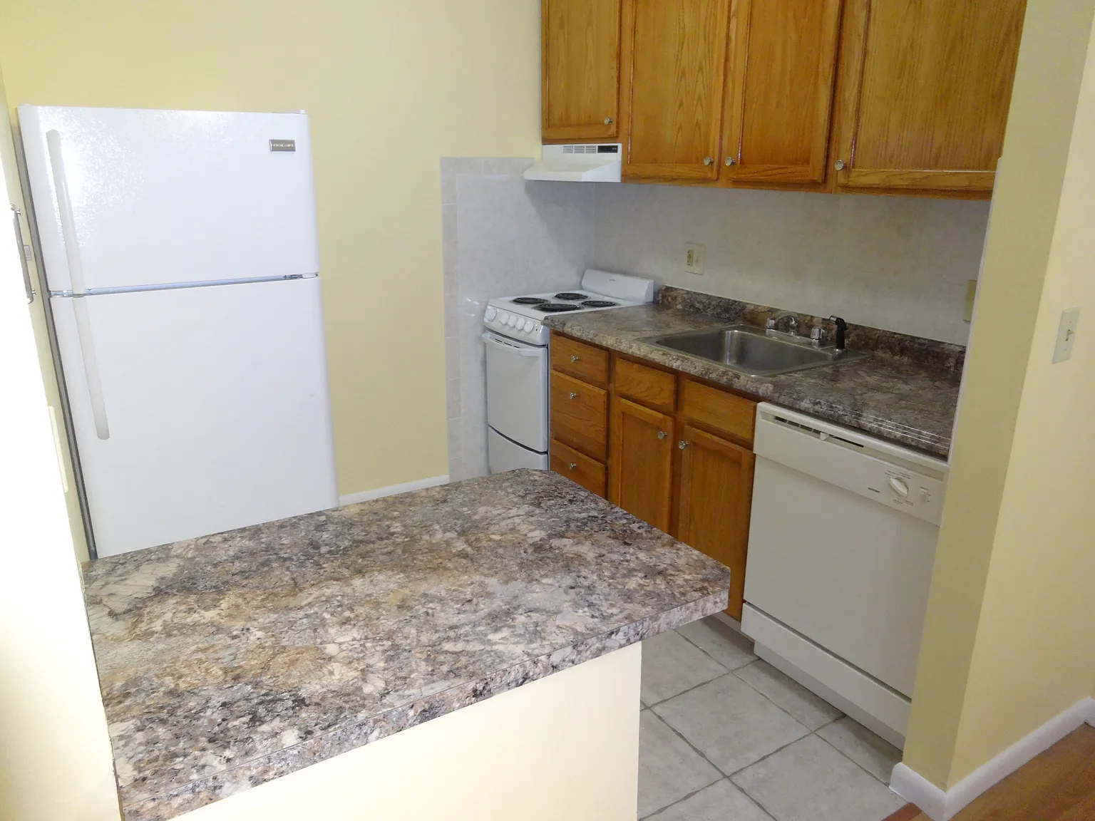 Heritage House Apartments — Photo 2