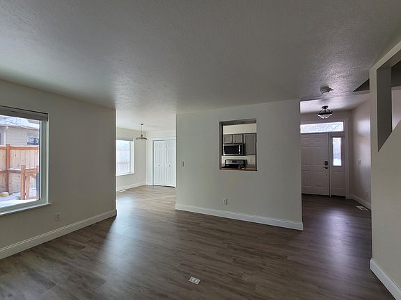 4th image of 10 N 25th Ave