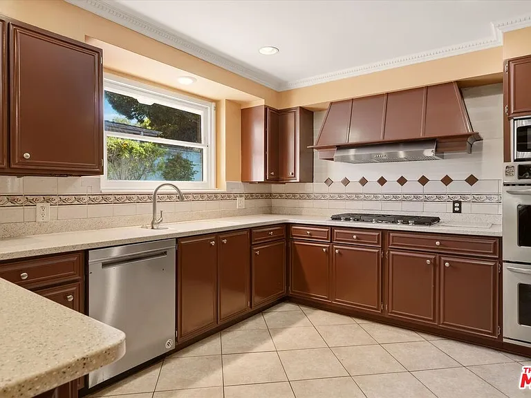 4131 Mantova Dr — Photo 20
