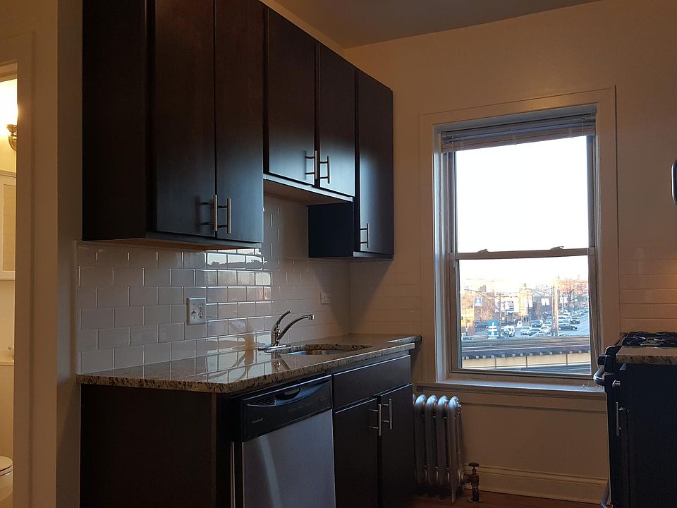 1st image of 2945 W Fullerton Ave APT 3S