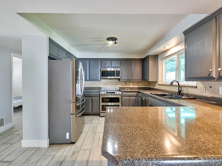 12310 S Hills Dr — Photo 30