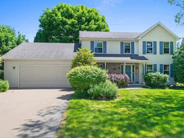 2055 Lynn Dr, Neenah, WI 54956