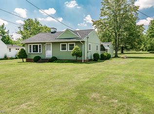 1418 Hillside Rd, Seven Hills, OH 44131