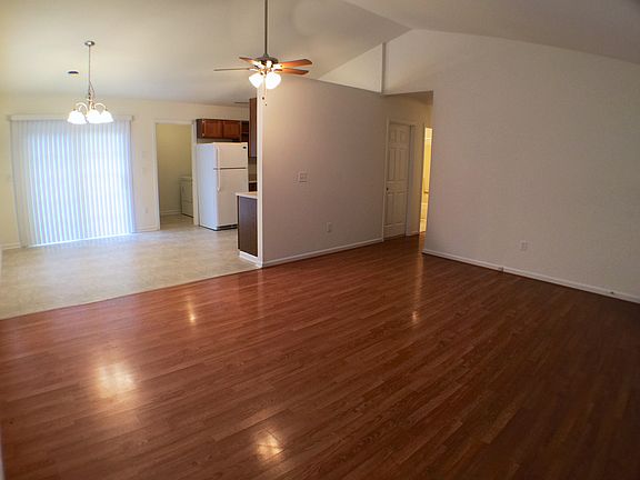 330RH-02-Living-Kitchen_01132015