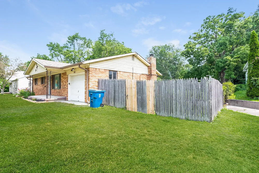 3 bed, 1.0 bath, 1206 sqft, $1,540 — Photo 4