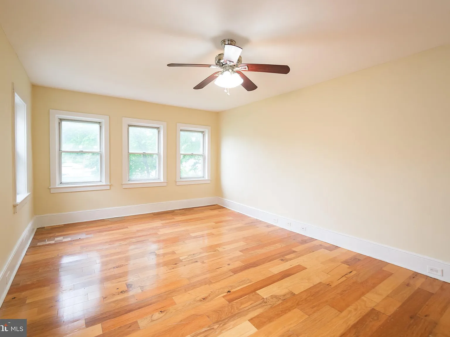 3 bed, 1300 sqft, $1,550 — Photo 2