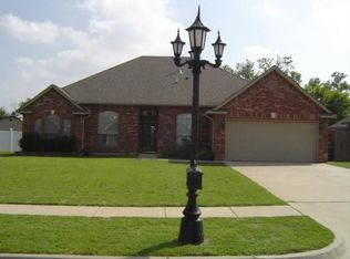 1716 Parkway Dr, Moore, OK 73160
