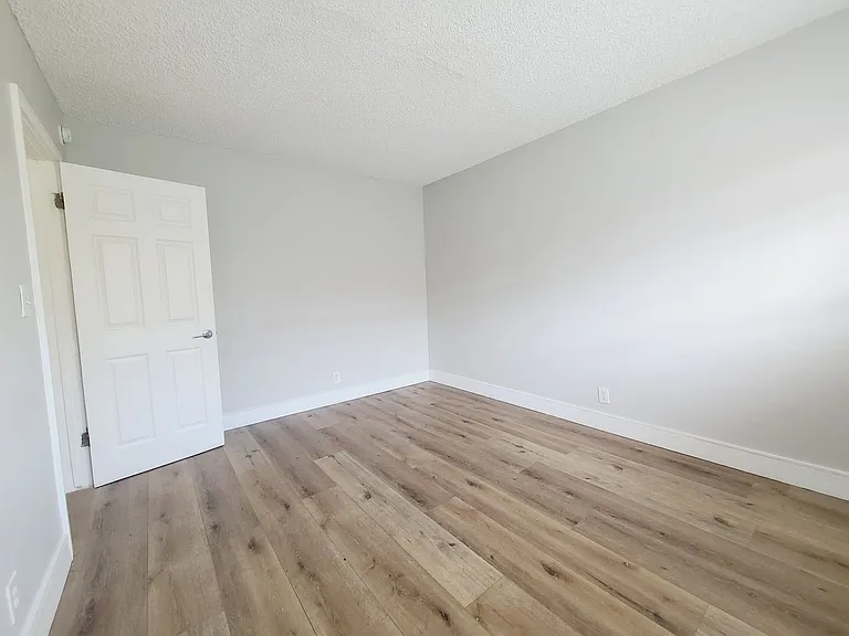 13425 Vanowen St — Photo 9