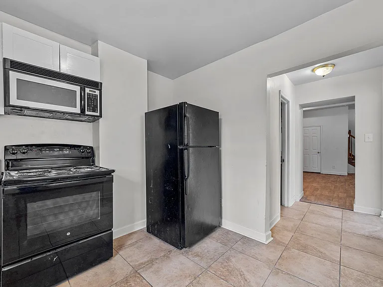 931 W Clay St — Photo 4