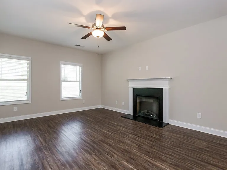 593 Joneus Dr — Photo 5
