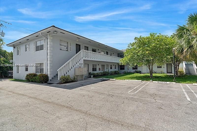 1st image of 4140 Woodside Dr APT 207