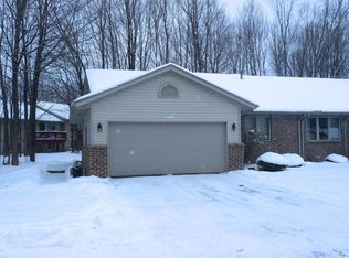 1076 Ironwood Cir NW, Grand Rapids, MI